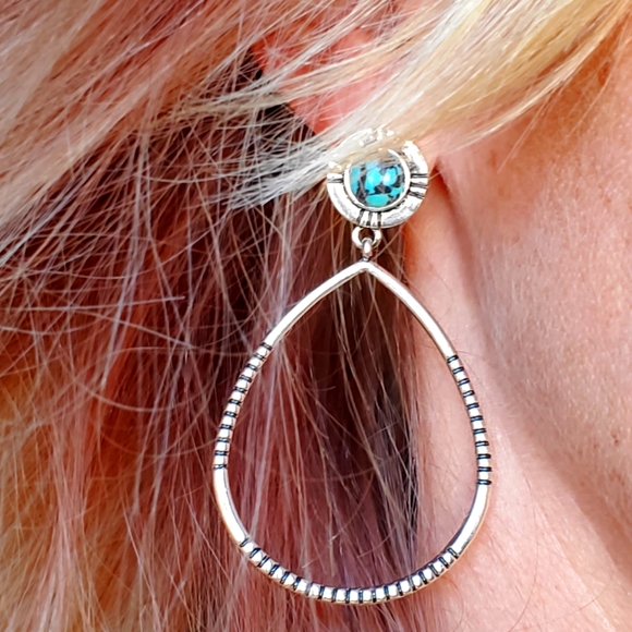 925 Sterling Silver large etched hoop earrings - Picture 7 of 8